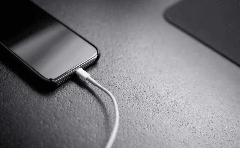 How to Charge Your Phone Correctly: The Definitive Guide