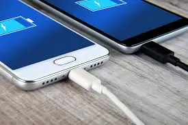 How to Charge Your Phone Correctly: The Definitive Guide