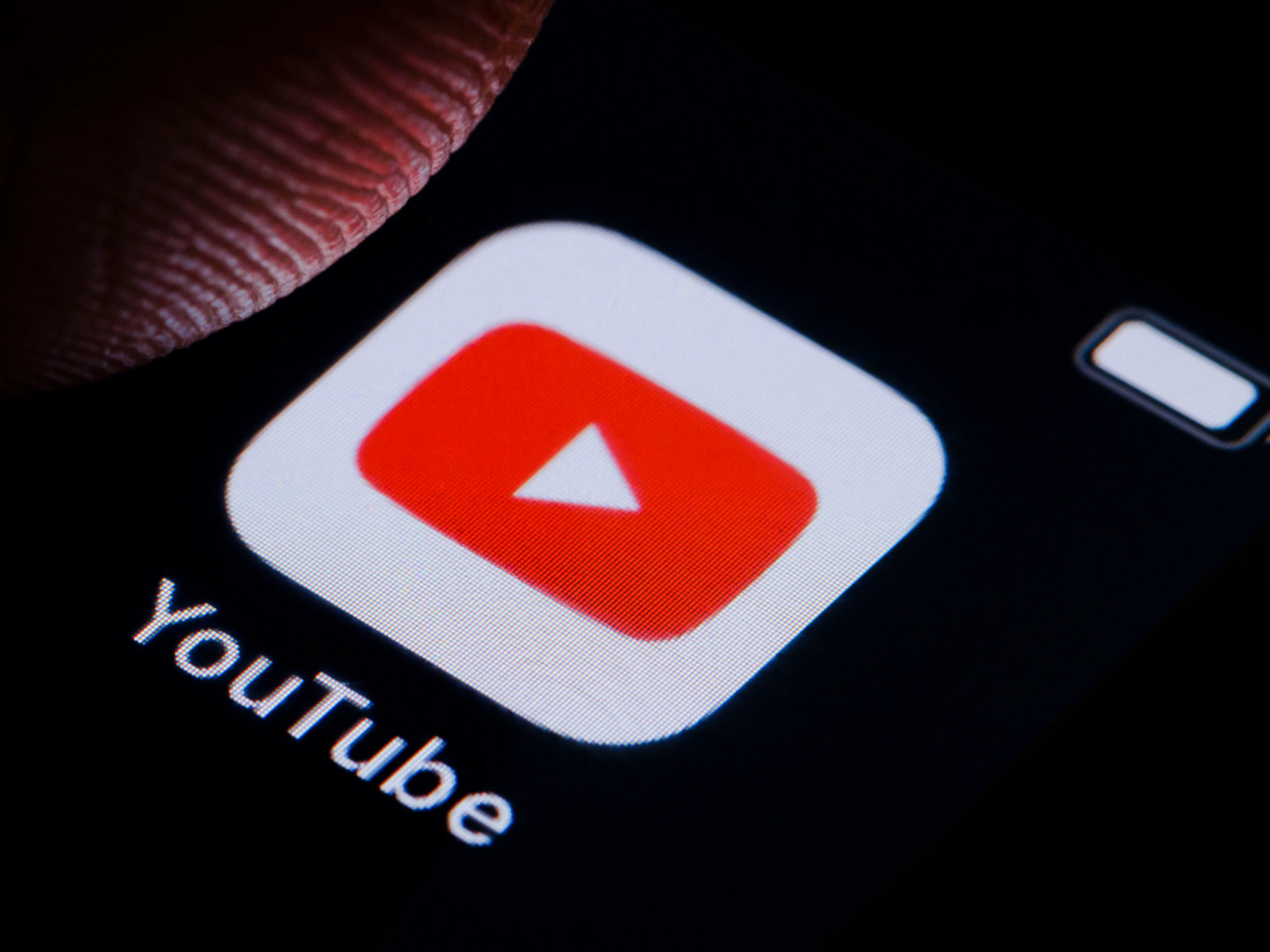 YouTube testing custom feed feature for better recommendations